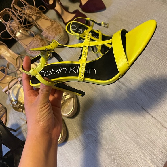 Shoes Size 8/8.5 selling new - Picture 4 of 7